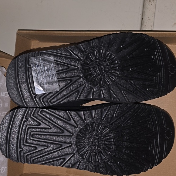 AUTHENTIC UGG Neumel Heritage Platform  Size 9, Color Black - Picture 11 of 11